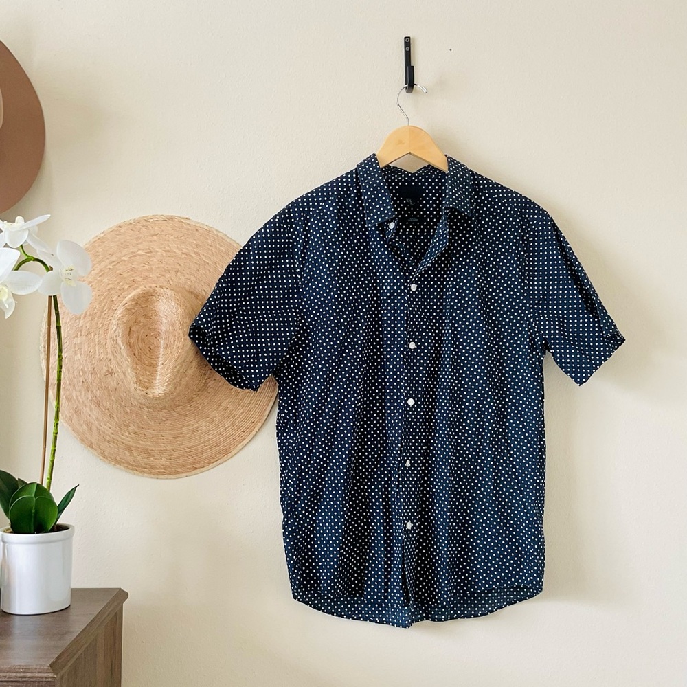 H&M Men’s Navy and White Polka-Dot Short-Sleeve Button Down Size: XL